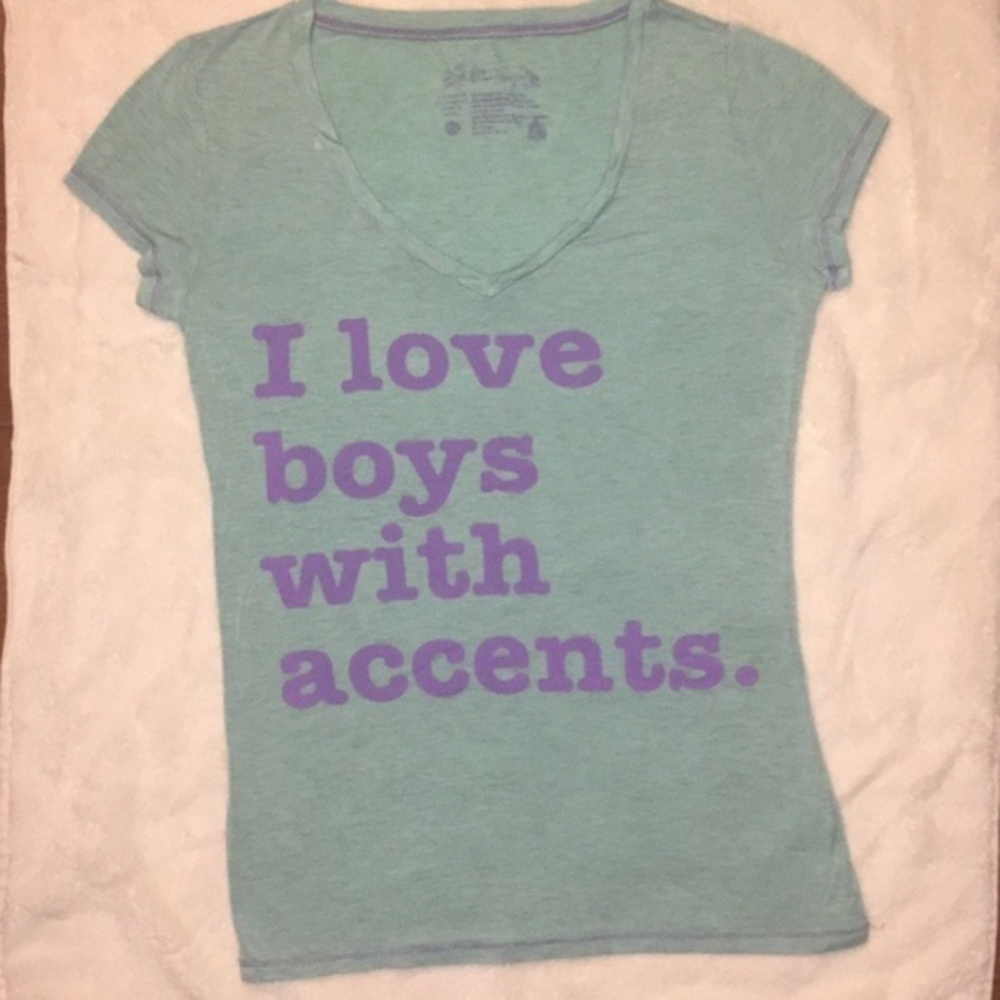 Like New I love boys with accents. T Shirt Medium